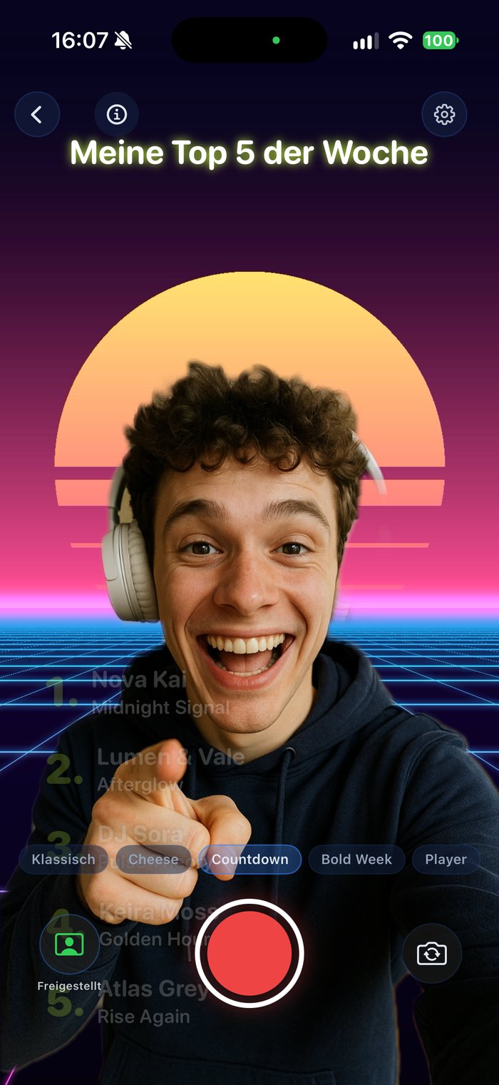 Nachher: Aufnahme-Bildschirm, der Mann im Hoodie steht freigestellt vor dem Retro-Hintergrund Neon-Grid mit Sonne